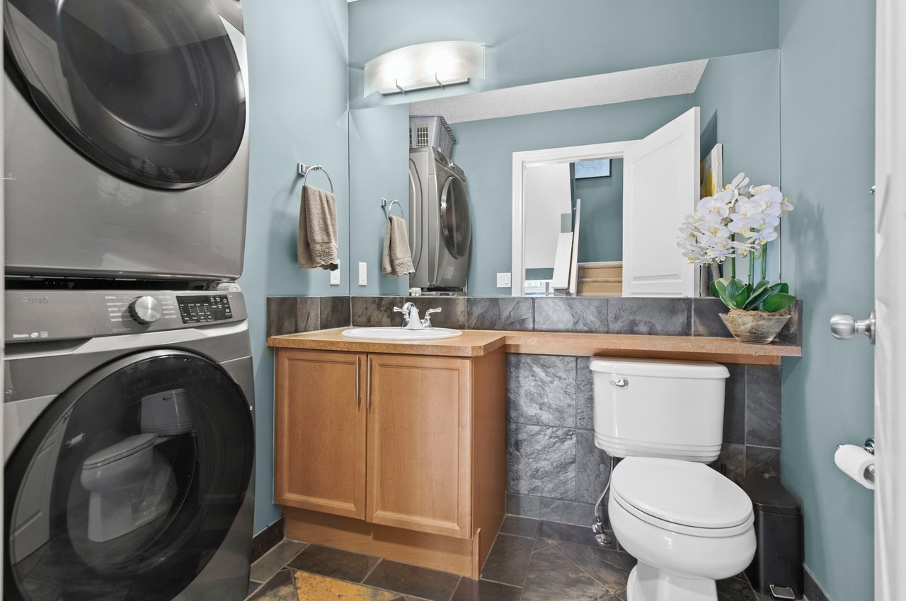 8910 Royal Oak Way NW