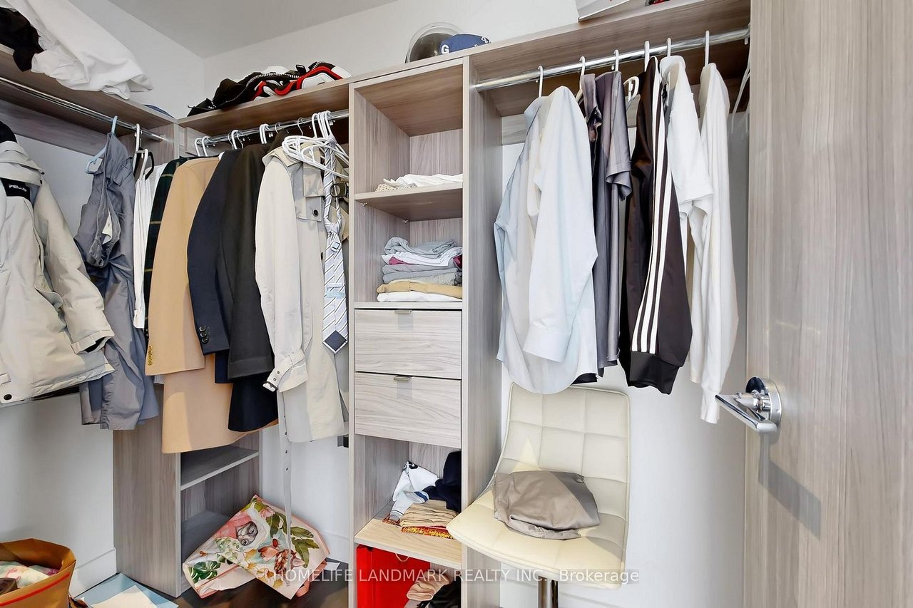 NORTH YORK'S PRESTIGIOUS COMMUNITY PENTHOUSE