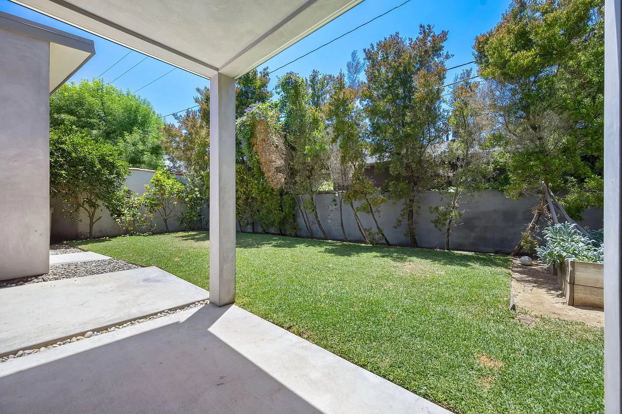 547 Huntley Dr
