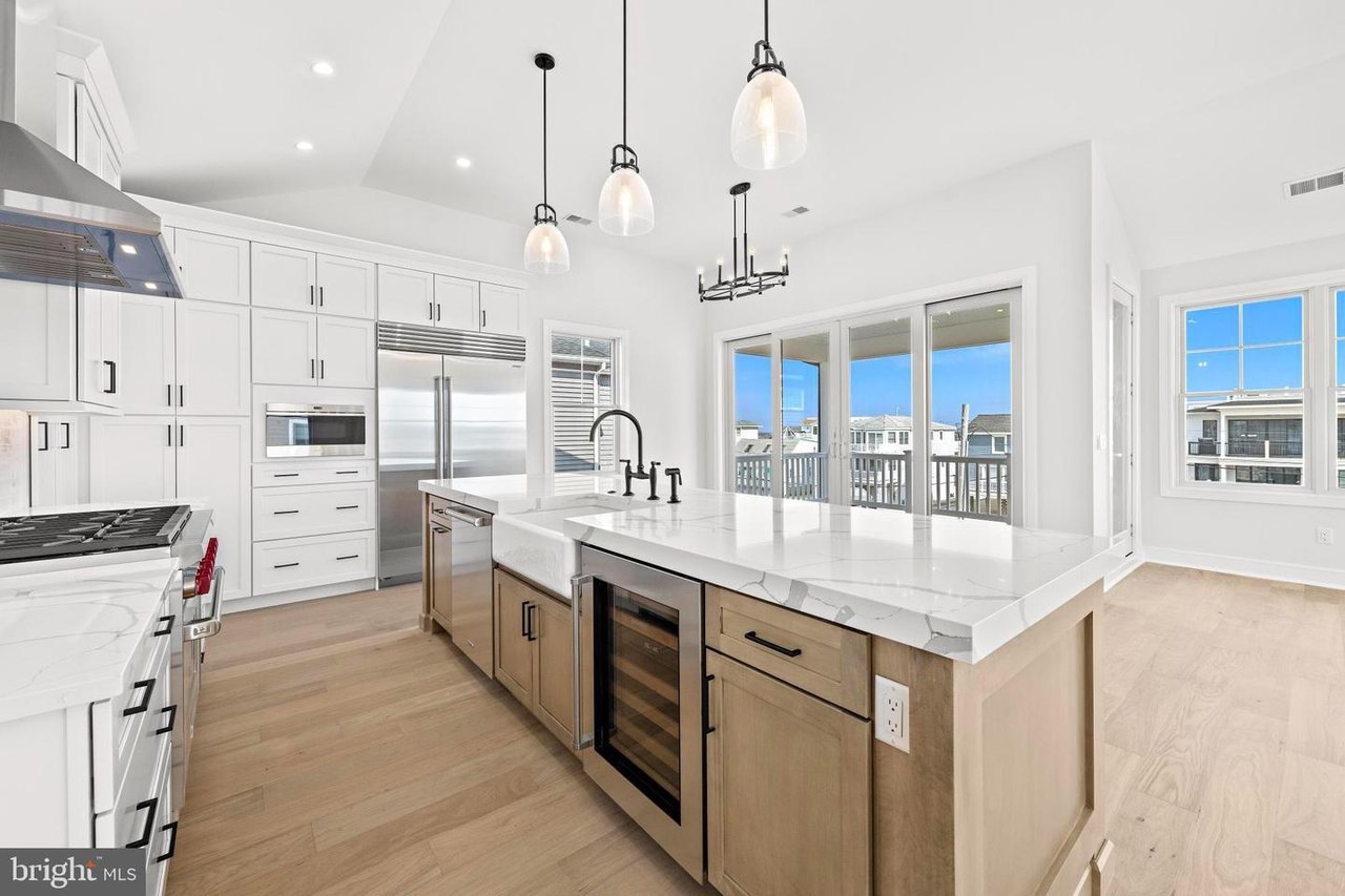 	352 N 5th St, Surf City Boro, NJ 08008