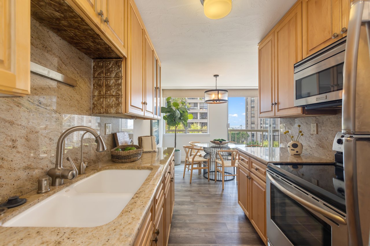 10751 Wilshire Blvd #702, Westwood