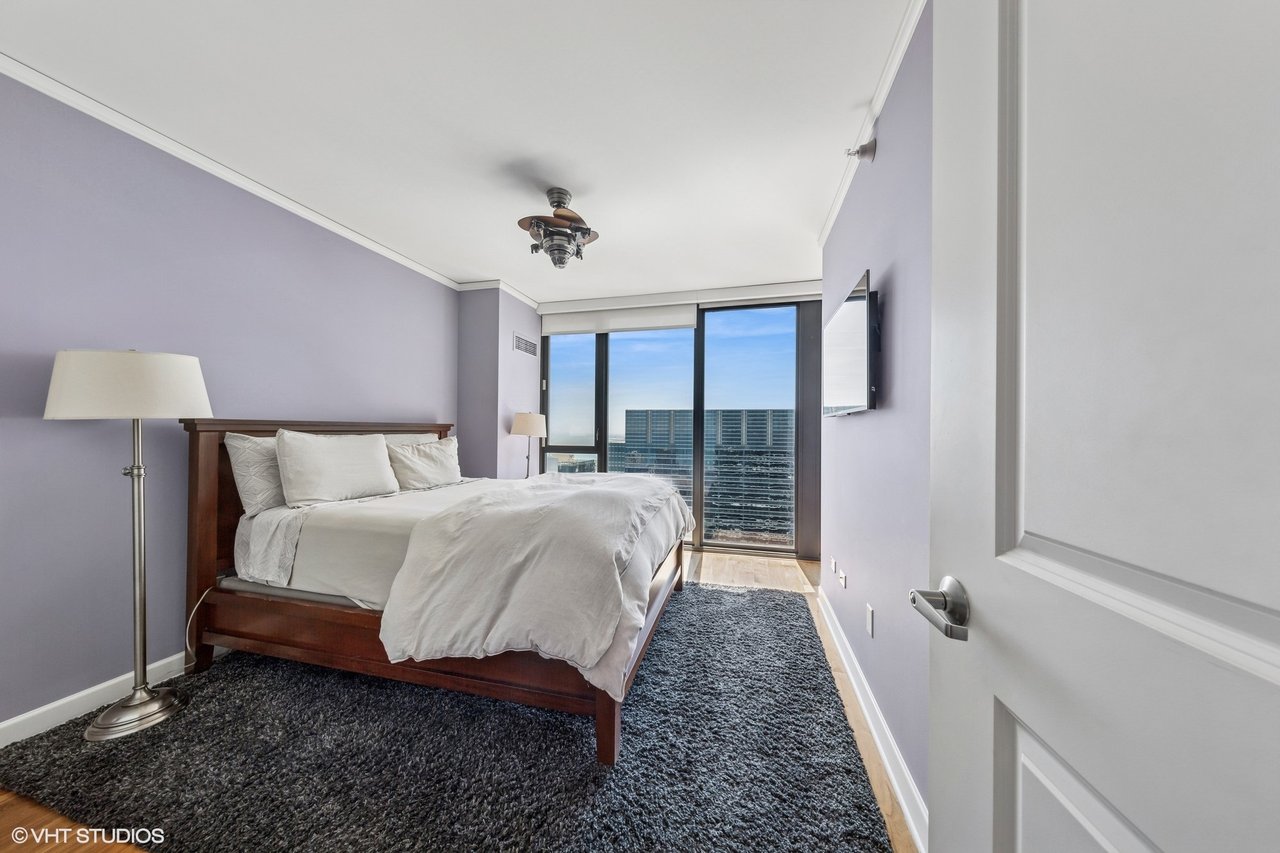 225 N Columbus Dr 7408