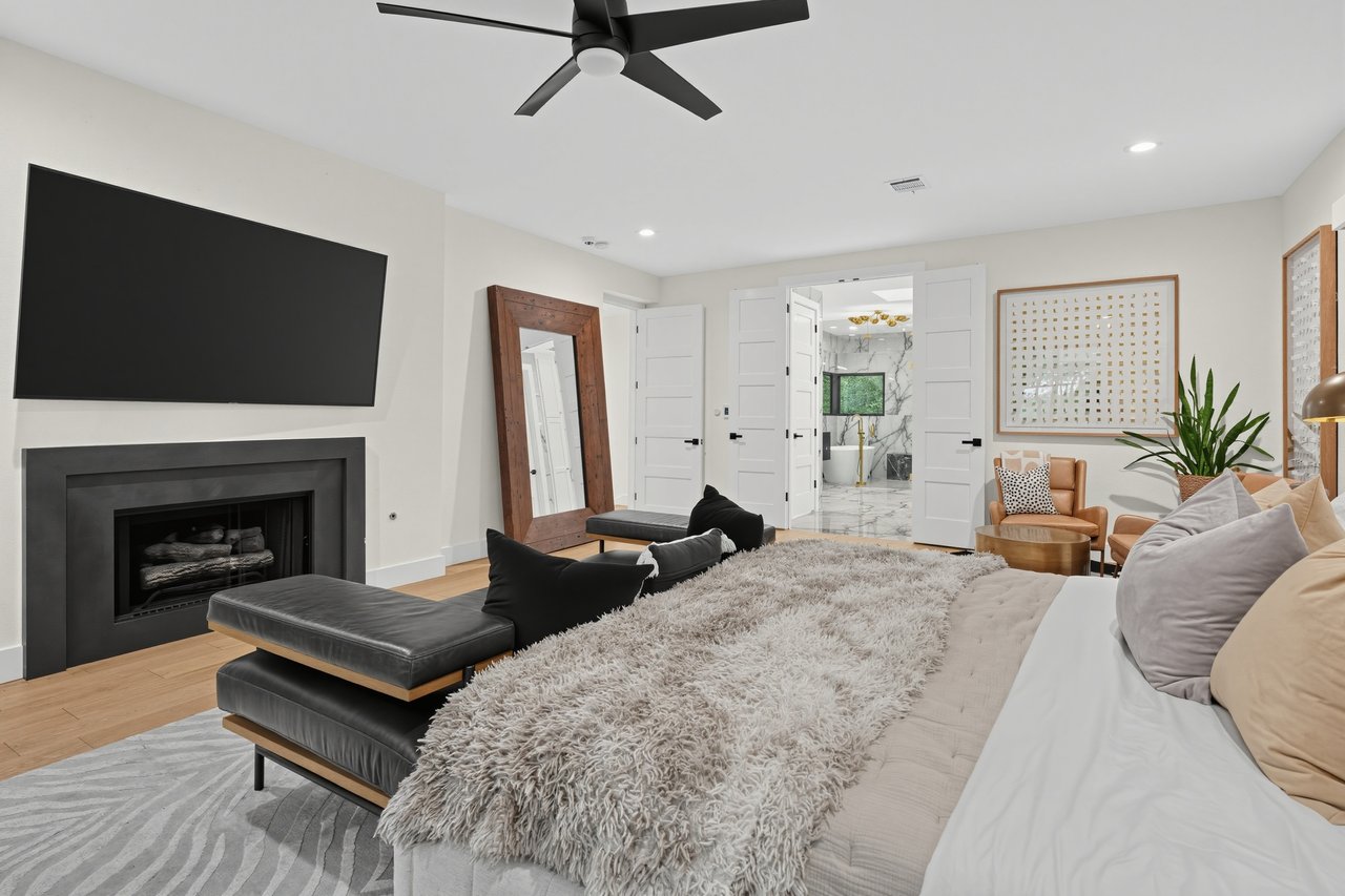 THE CANOPY 3.3 private acres in the heart of West Lake Hills.