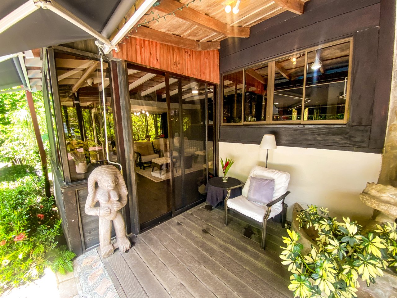 A riverfront 3-bed home on a large property In Ojochal, Costa Rica