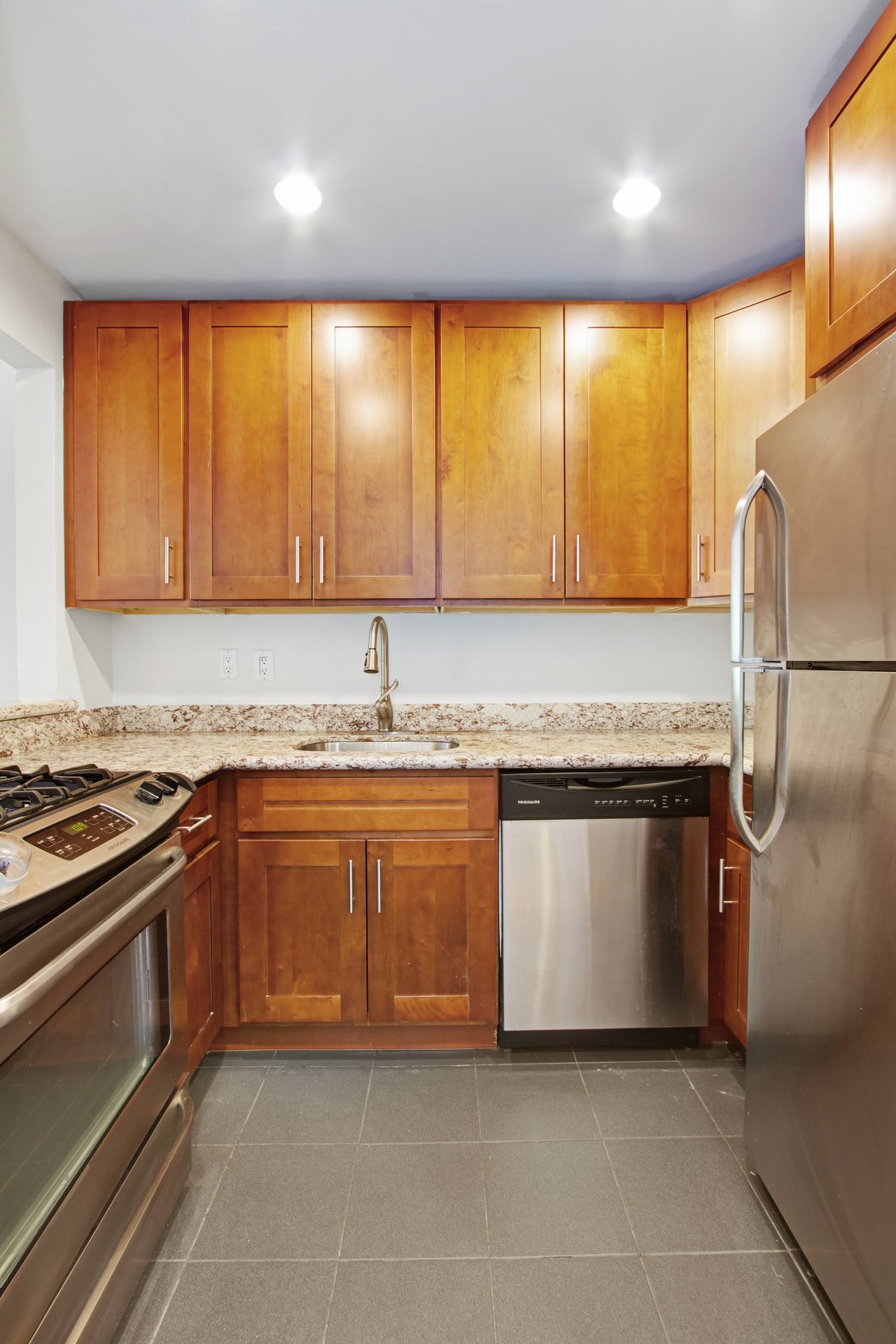 470 Warren St, #2