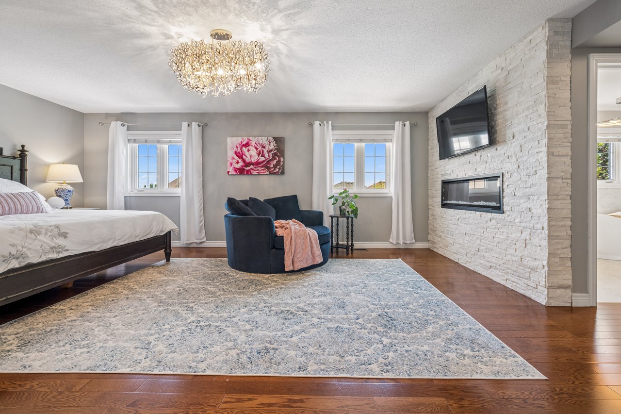 2283 Briargrove Circle, Oakville, ON