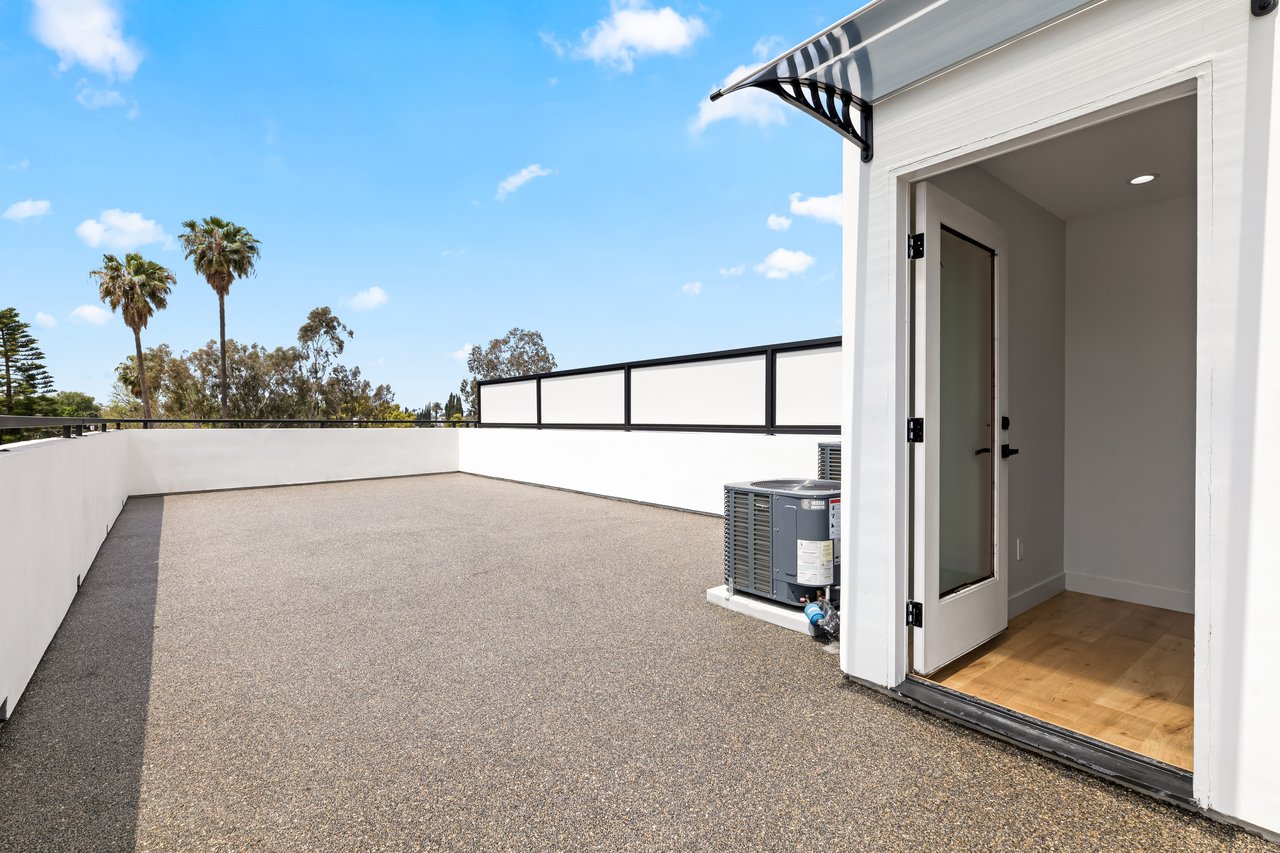 Rooftop Reverie, Laurel Canyon Blvd, 91607