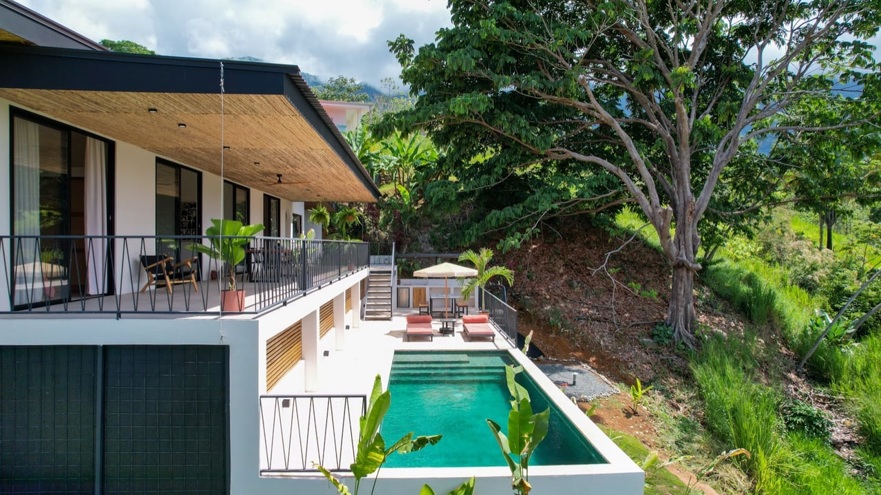 New Modern Ojochal Home with Pool, Office & Mountain Views 24/7 Security