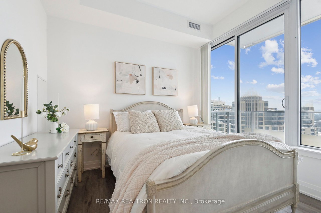 STUNNING, AIRY PENTHOUSE