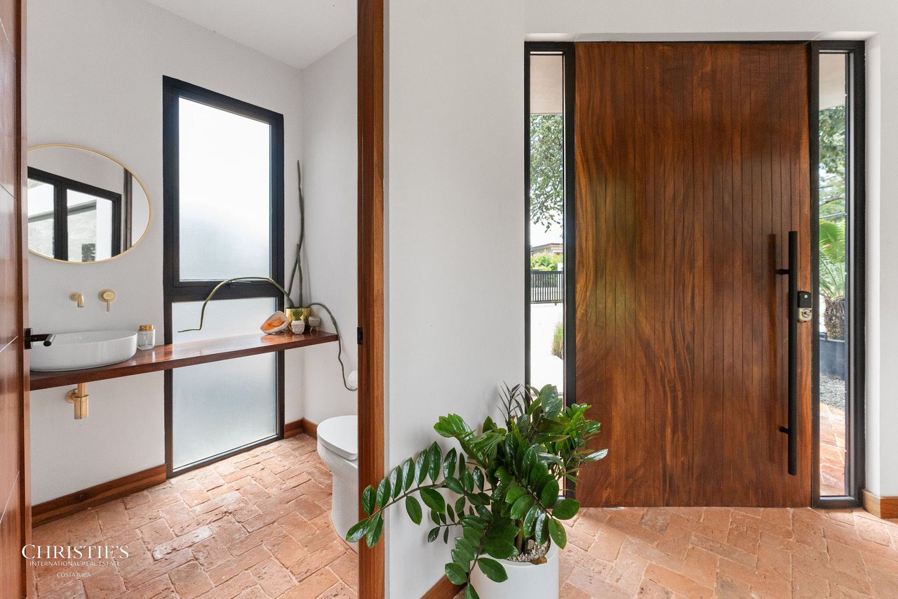 Casa Lola – Contemporary Beachside Oasis in Playa Grande