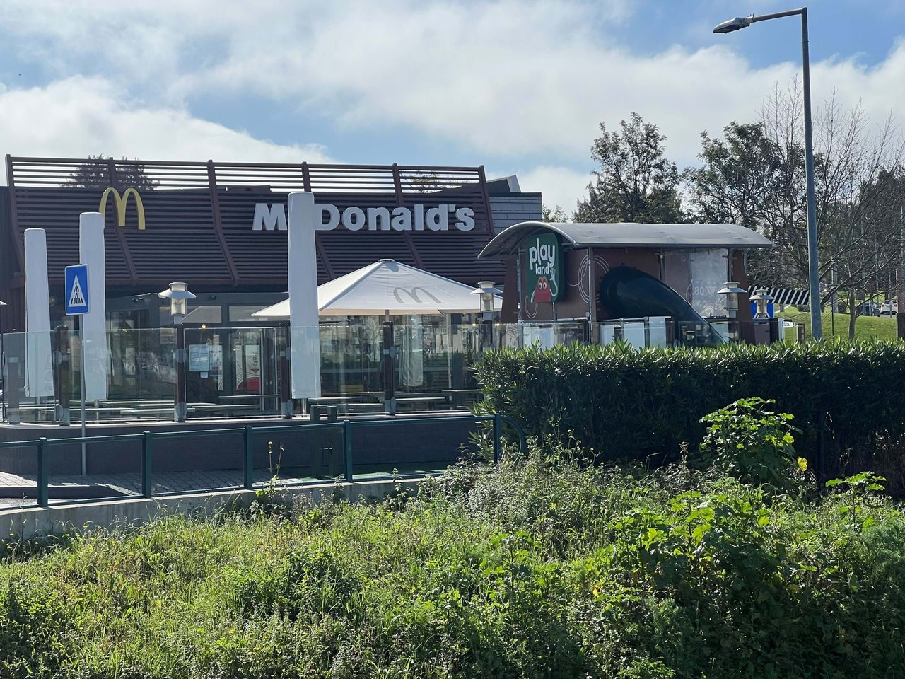 Prime Commercial Space Near Lisbon – Tenant in Place – 5% Annual Return