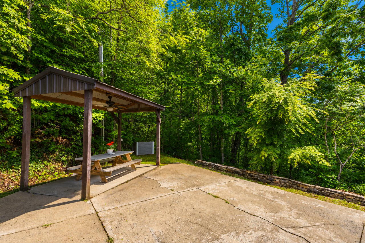 438 PALMETTO DR