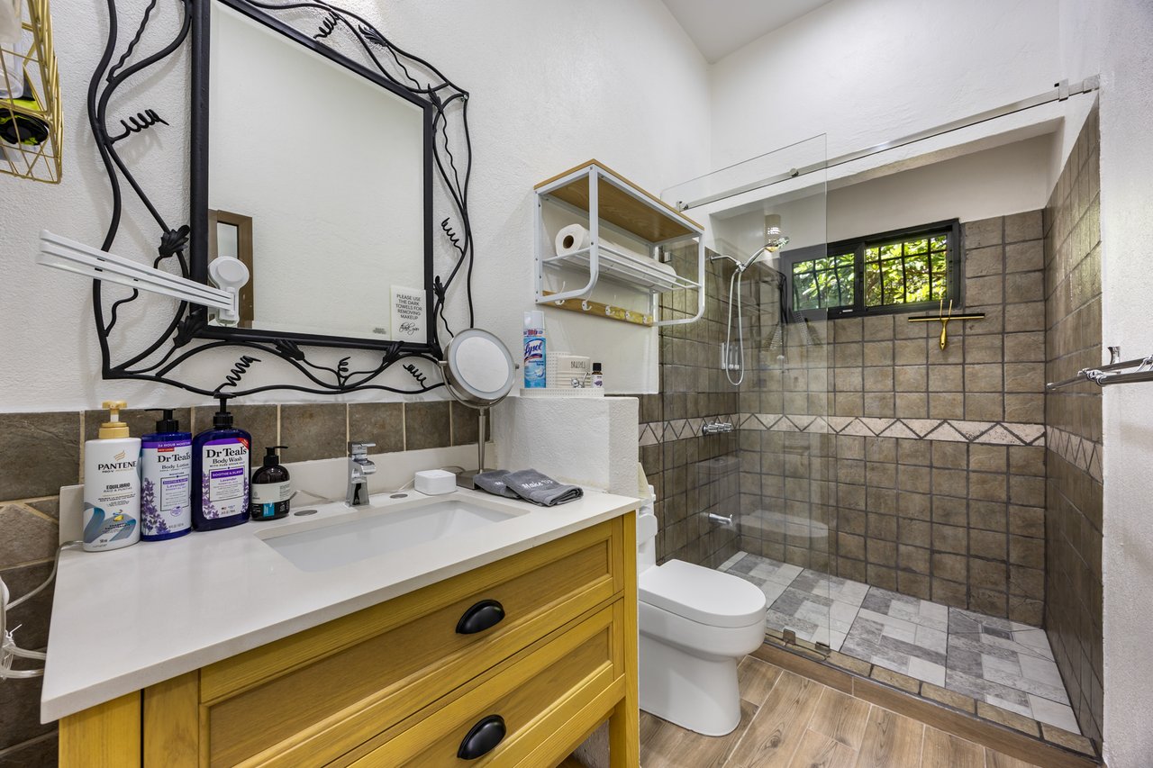 Casa Brillante & Casita Cinco Playas | Modern Home with Guest Casita, Pool & Mountain Views in Huacas