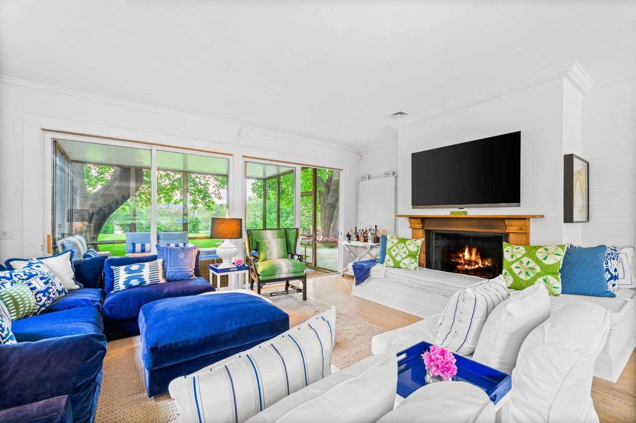 4 Bay Ln