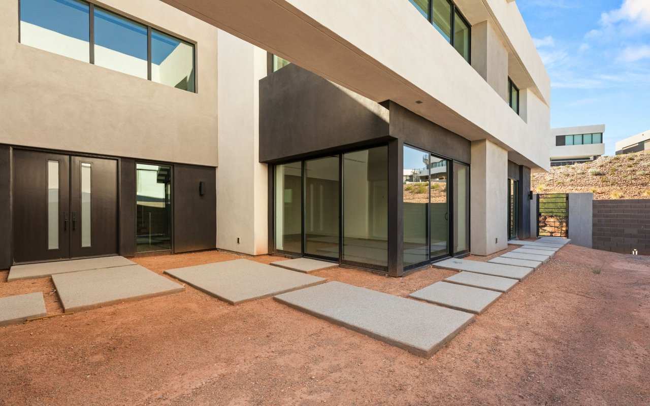 25 Canyon Bay Drive