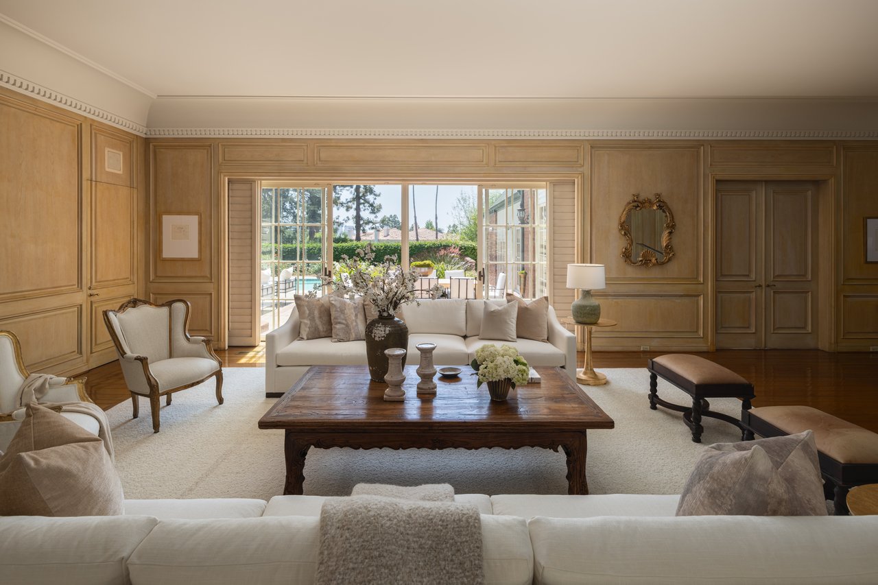 1025 N Crescent Dr, Beverly Hills
