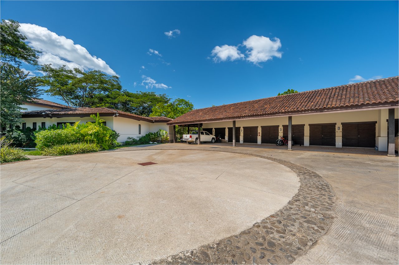 Malinches 27 A/B | Turnkey 6-Bedroom Duplex Investment in Hacienda Pinilla