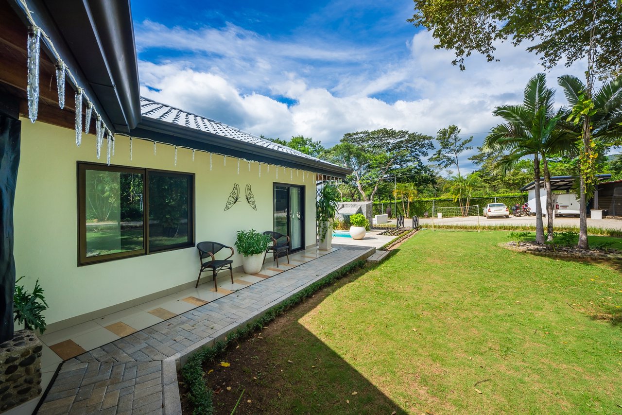 Casa Cielo | Luxurious Multifunctional Estate with Main House, Apartments, and Pool in Guanacaste!