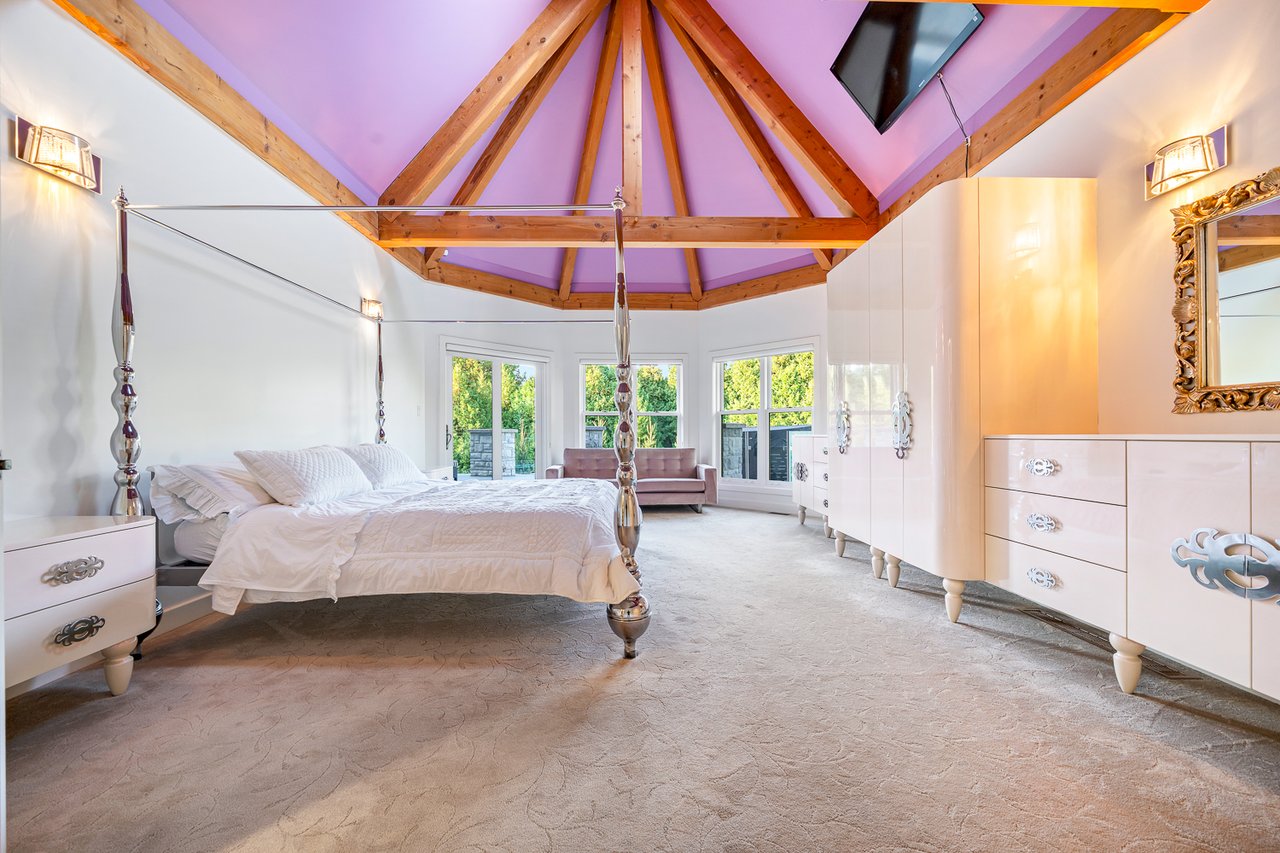  One-Of-A-Kind Residence 