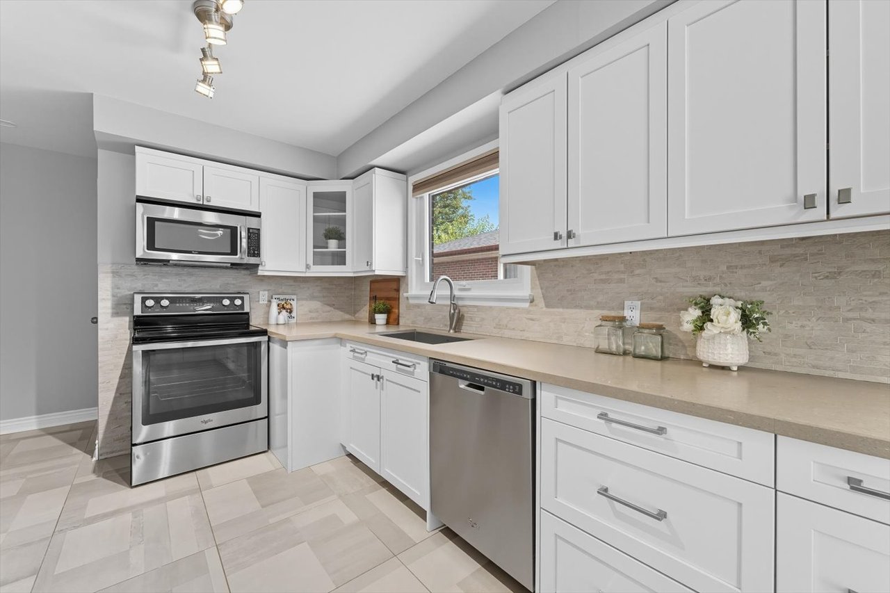 1624 Coram Cres