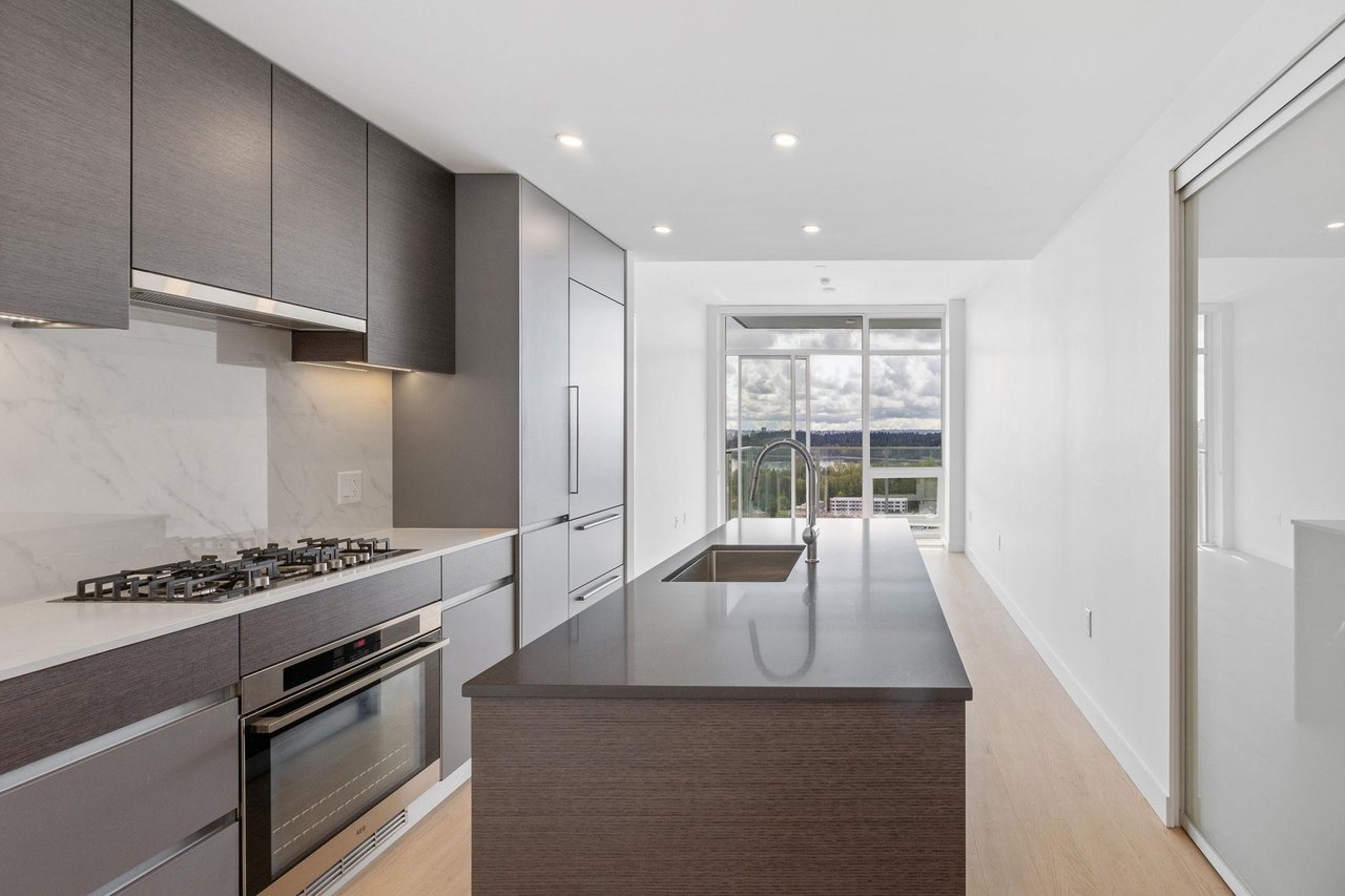 2105-200 Klahanie Ct