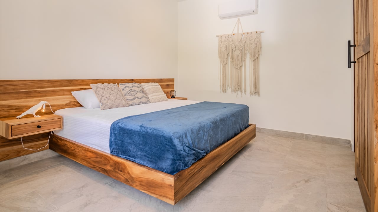 An Exclusive, Sunny Ridge-Top 4-Bed Designer House With Unforgettable Mountain & Jungle Views