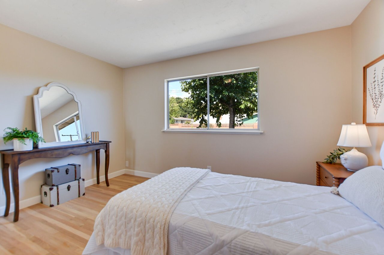 1146 N Soldano Road