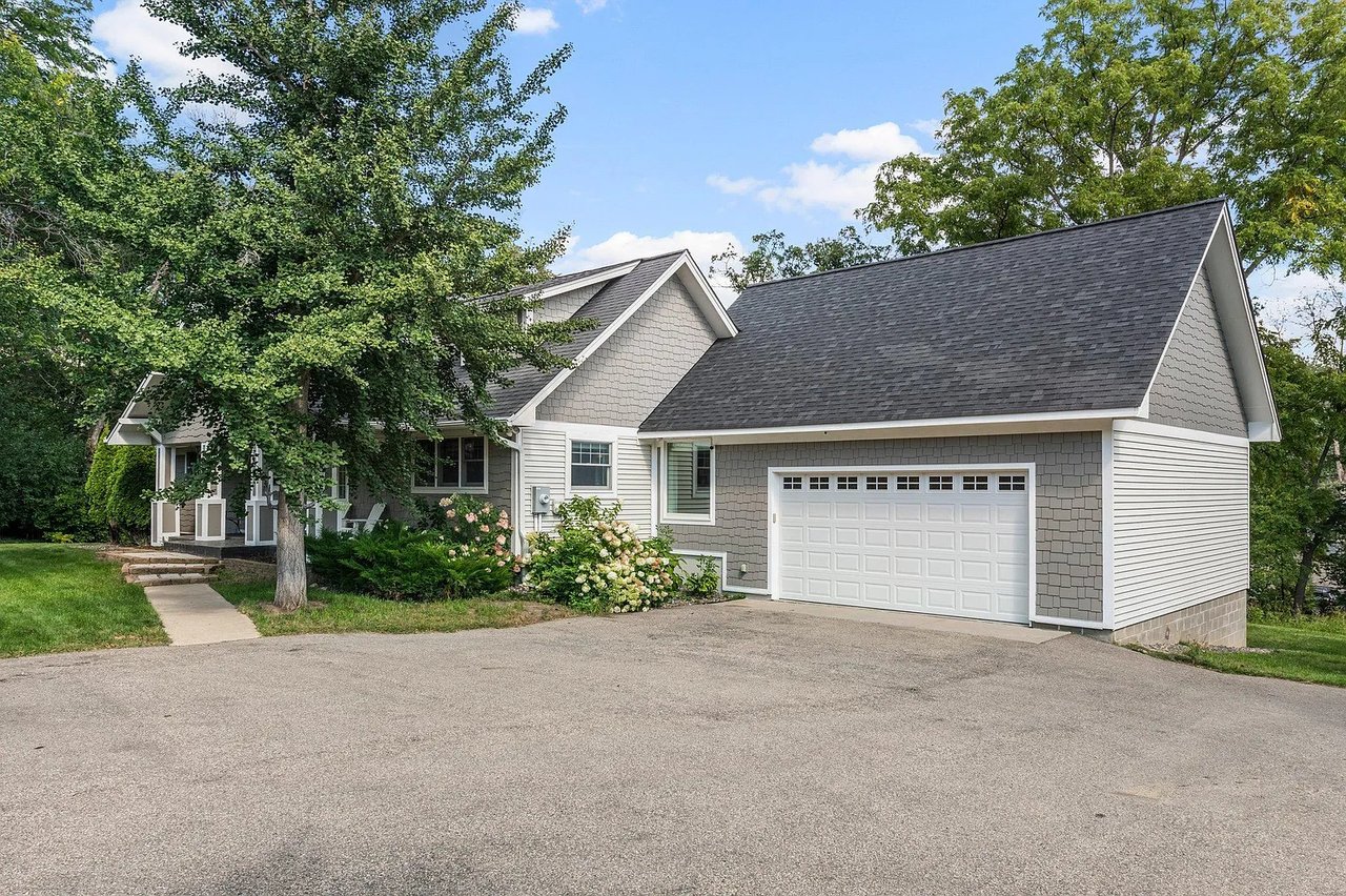 Updated Rambler in the Heart of Minnetonka
