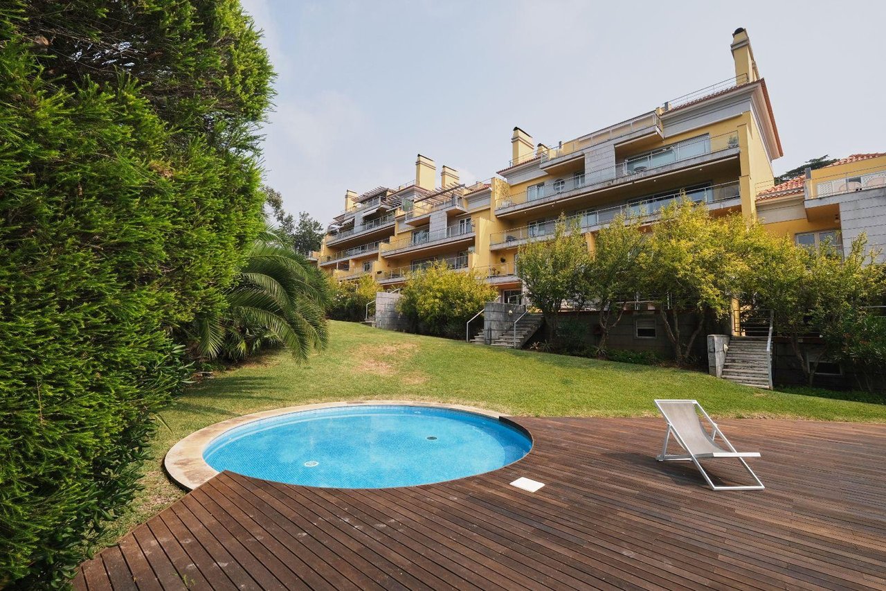 Luxurious 2-Bedroom Apartment in Estoril