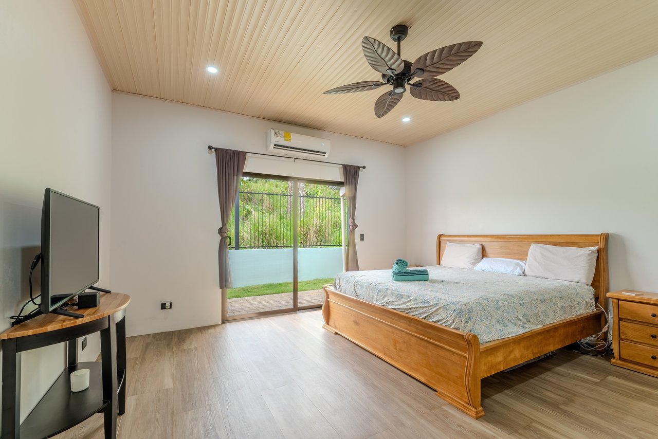 Vista de la Montaña House - Beautiful residence in the desirable Finca Los Alfaro - Quepos