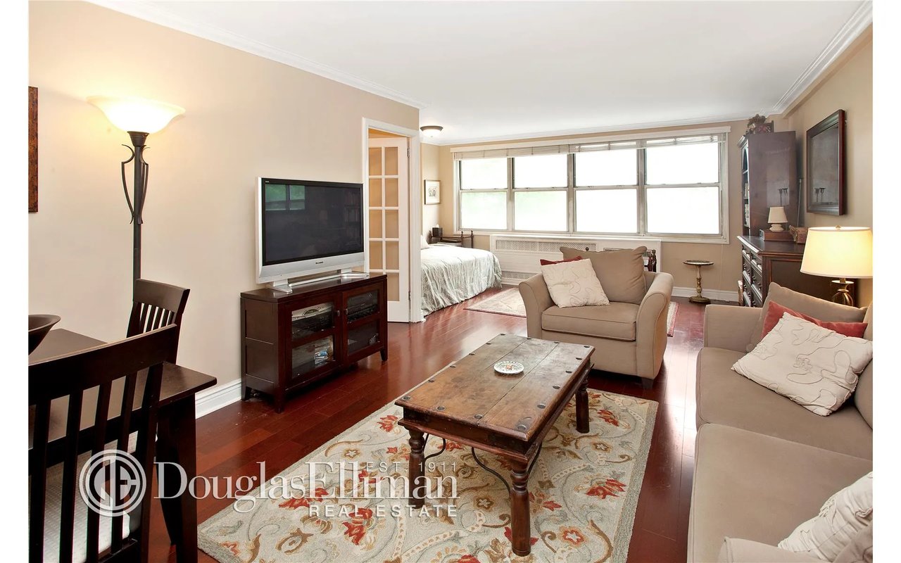 310 East 70th Street Unit: 3G