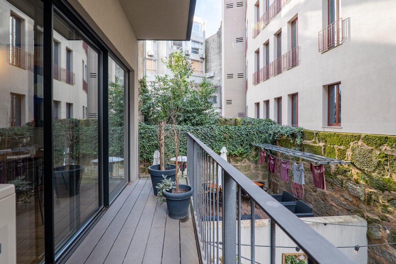 Prime Fine-Dining Restaurant Business Transfer (“Trespasse”) in Central Porto