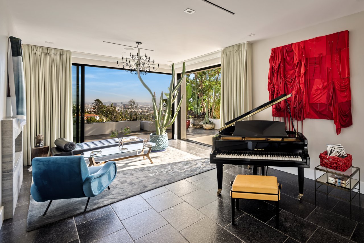 8080 Laurel View Dr, Hollywood Hills 