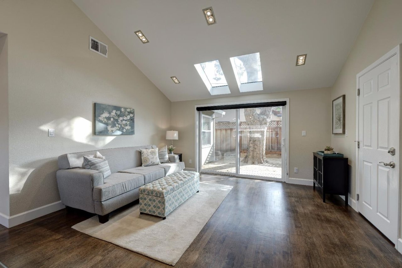 1093 Sunlite Dr