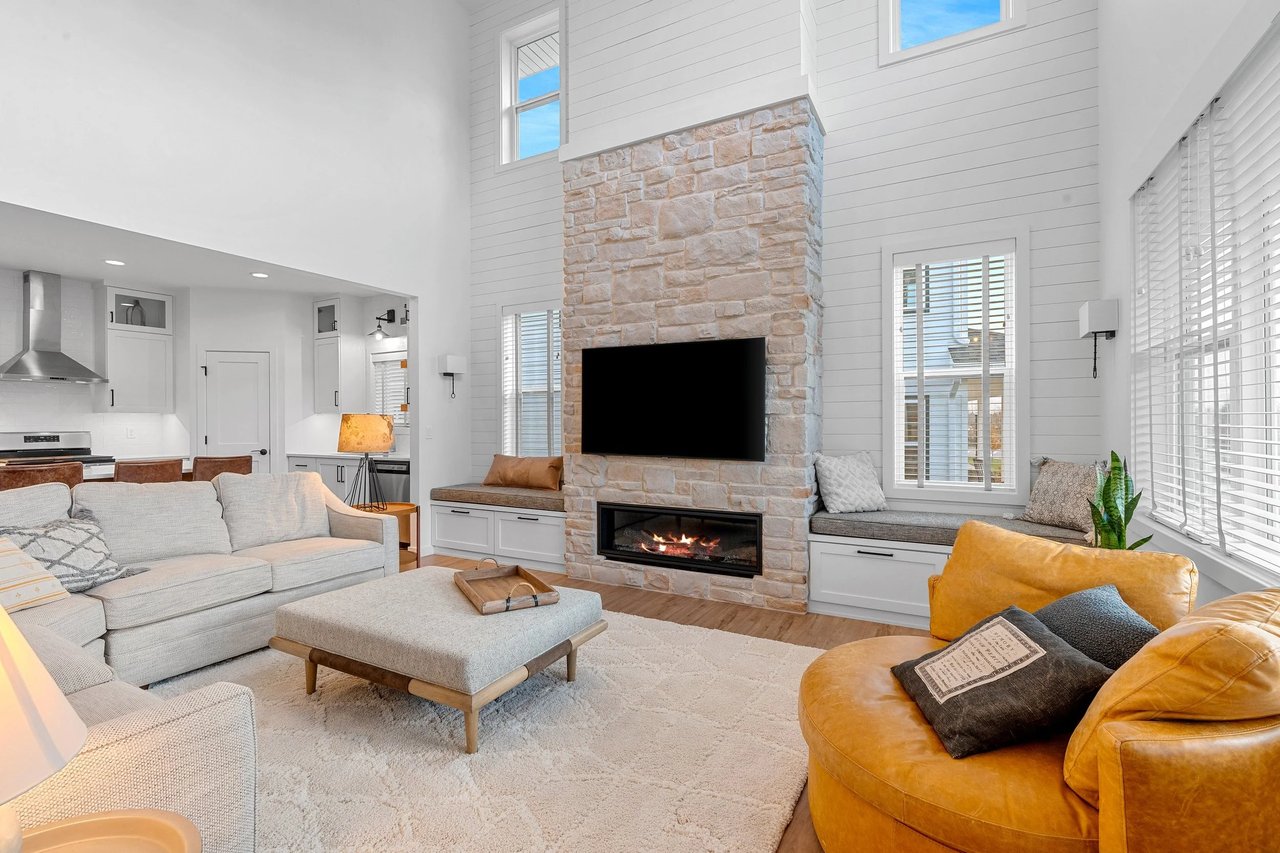 Ellis Hills - Howard Condo