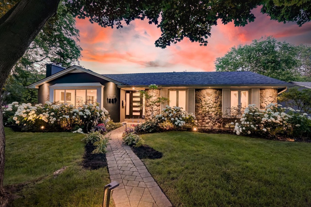 1257 Cloverbrae Cres
