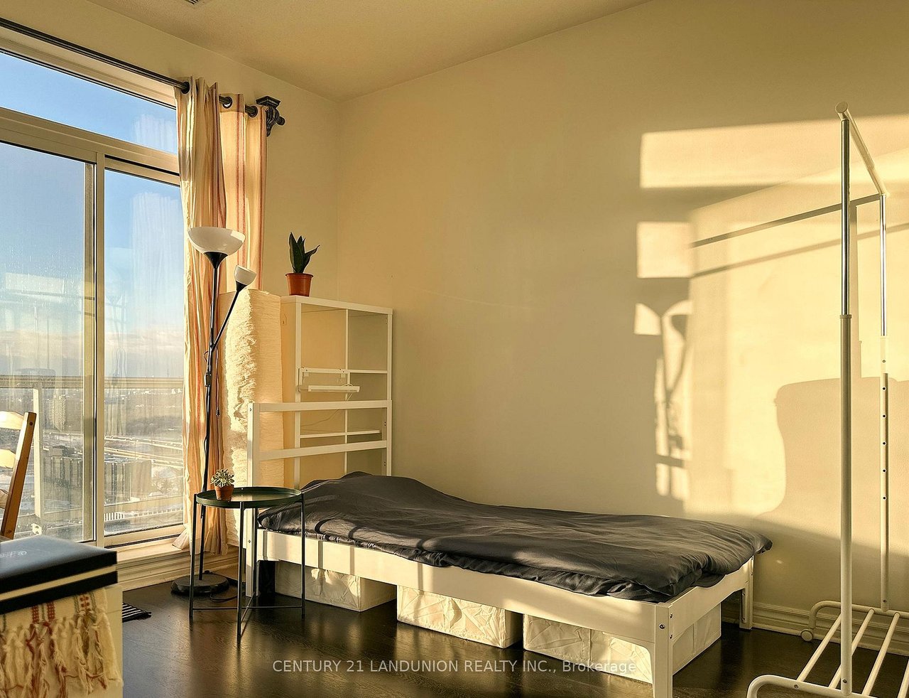 COZY PENTHOUSE LIVING