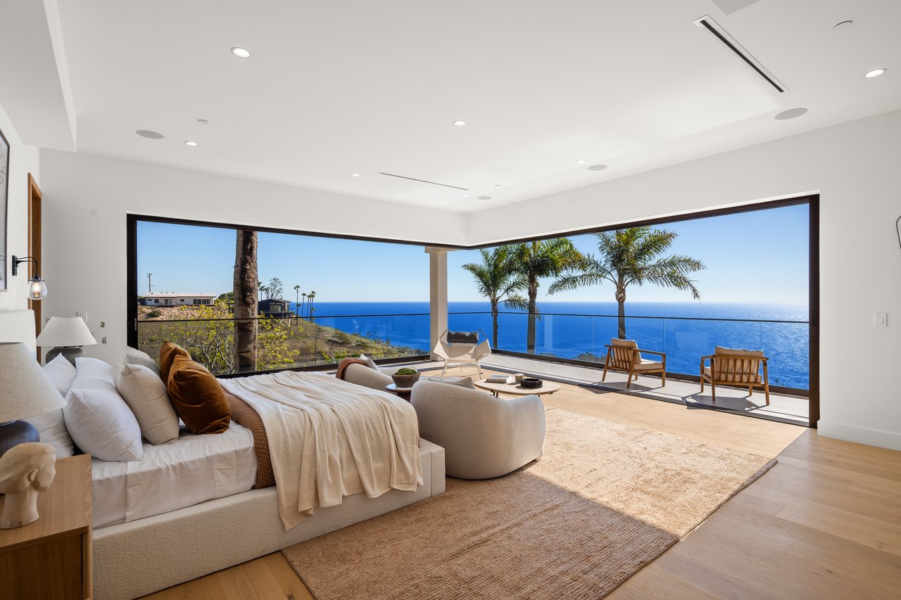 4732 Avenida Del Mar