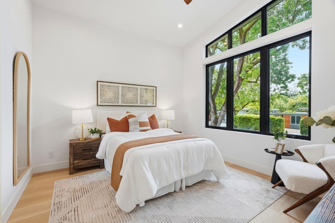 1084 Moffett Circle, Palo Alto, California 94303