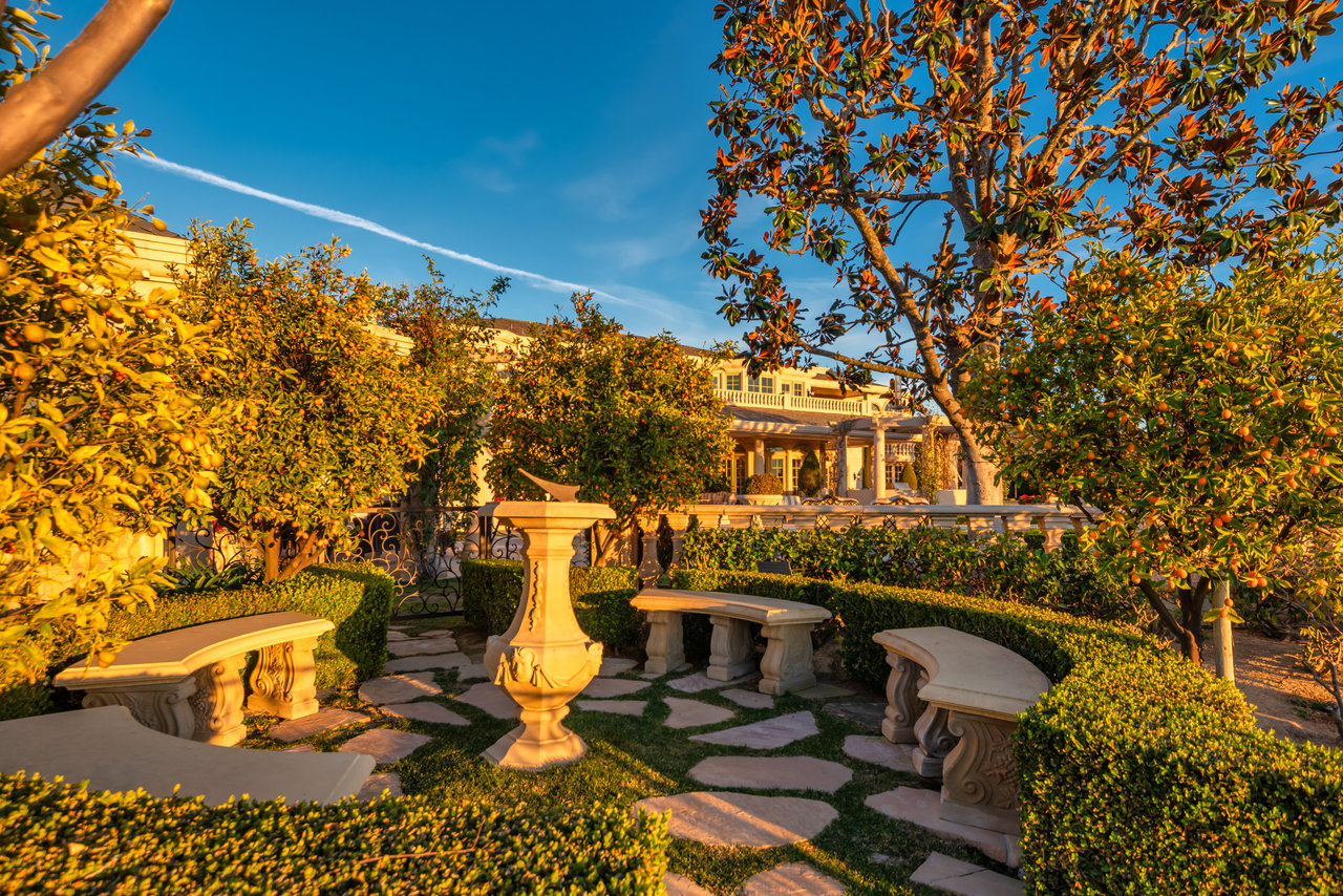 996 Vista Ridge Lane