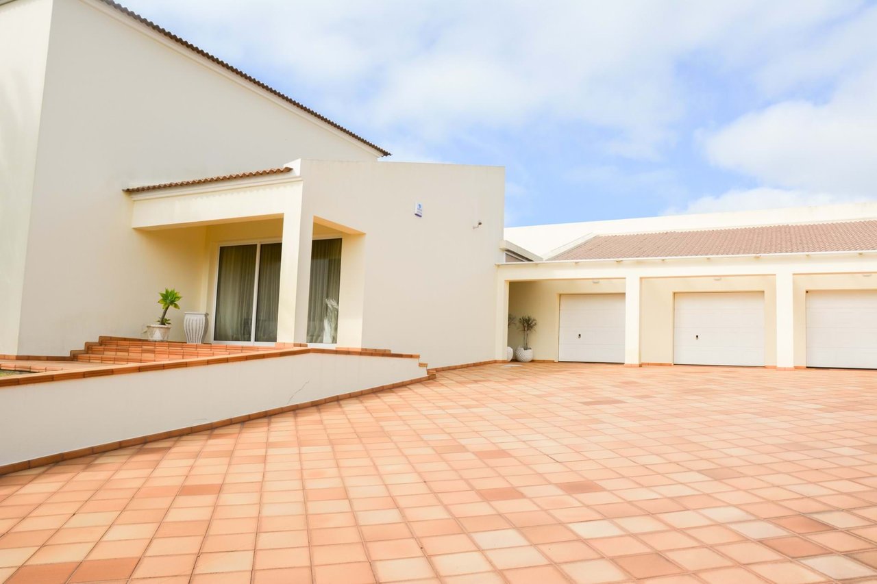 Luxury 4-Bedroom Villa with Indoor Pool – São Miguel, Azores