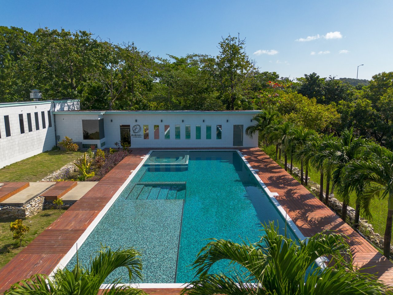 Condo 302, Diamond Apartments