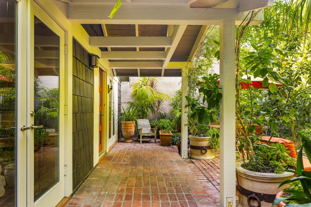 2536 Beverley Ave, Santa Monica 