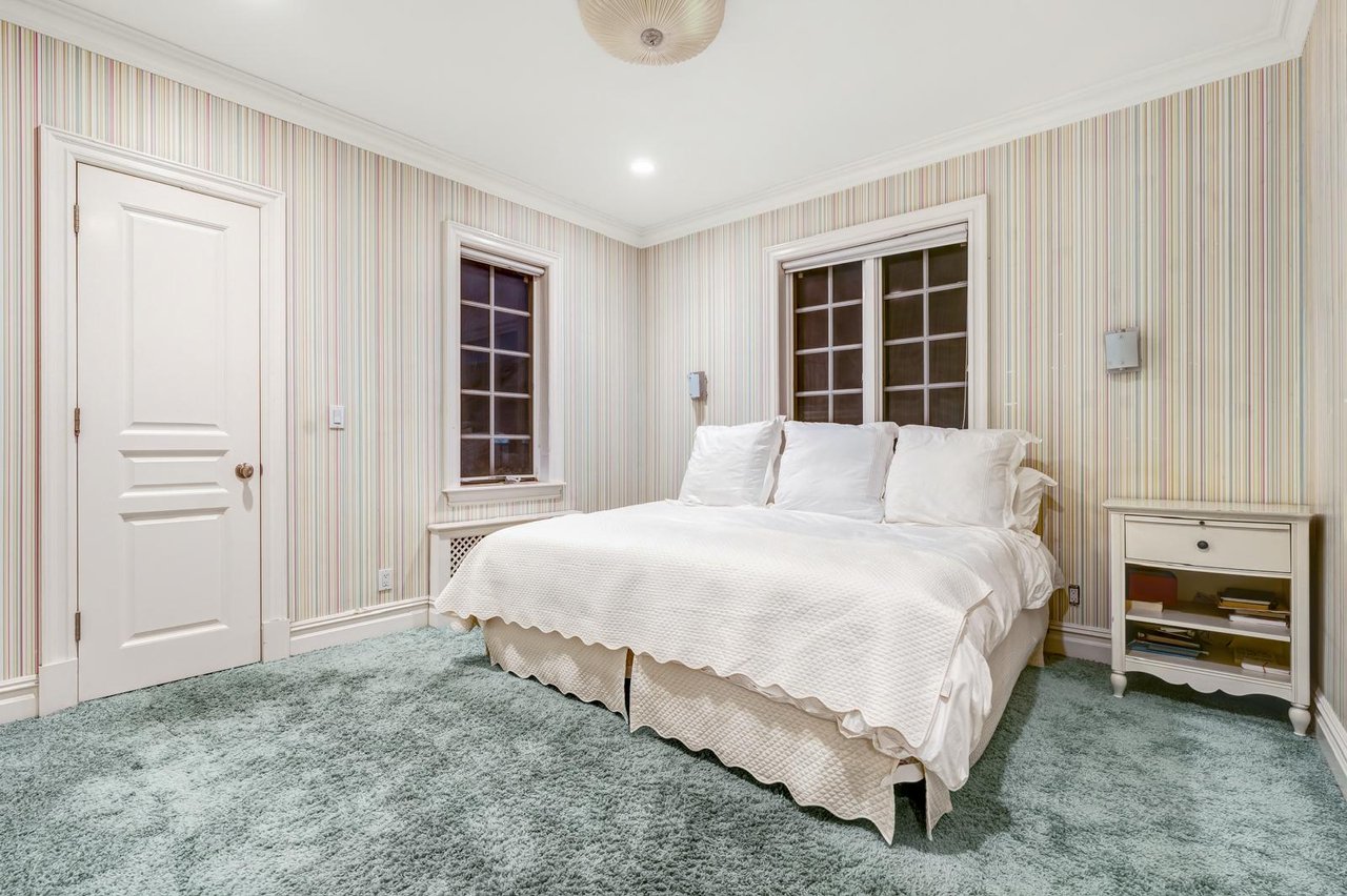 850 E 23rd Street private house