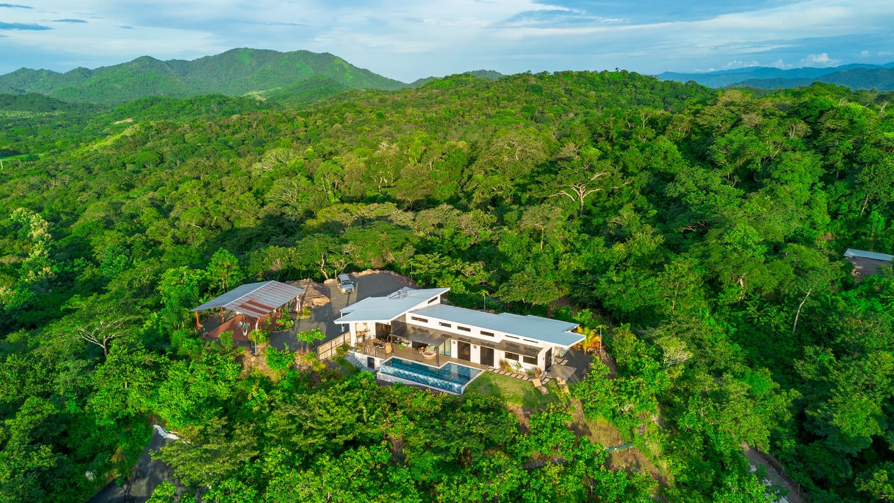 Finca Toltec | Majestic Mountaintop Ocean View Home + 4 Casitas | Ideal Retreat Centre!