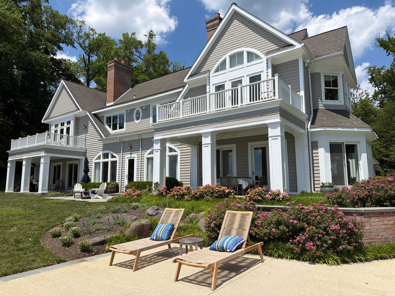 654 Round Hill Road