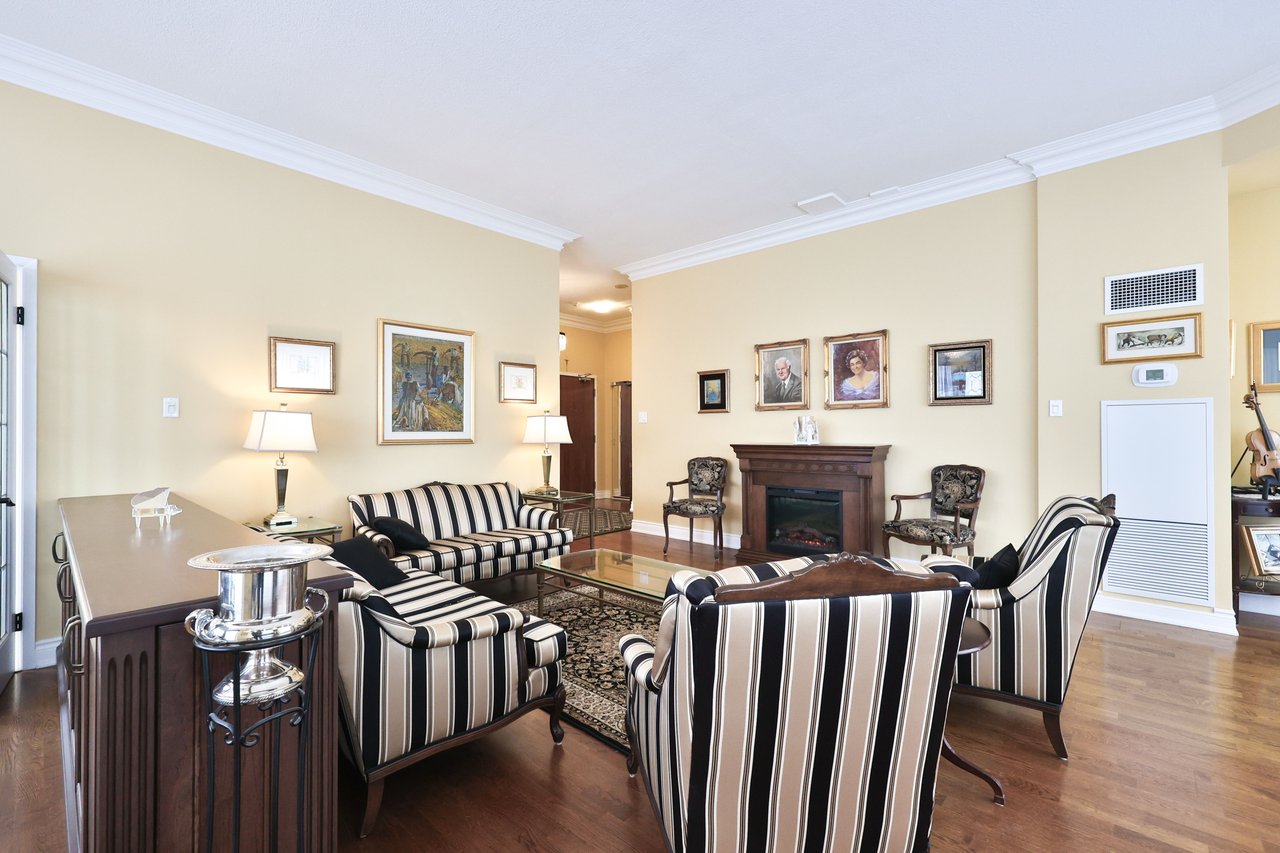 801-2511 Lakeshore Rd W, Oakville