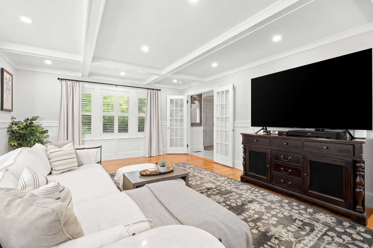 3 Essex Rd