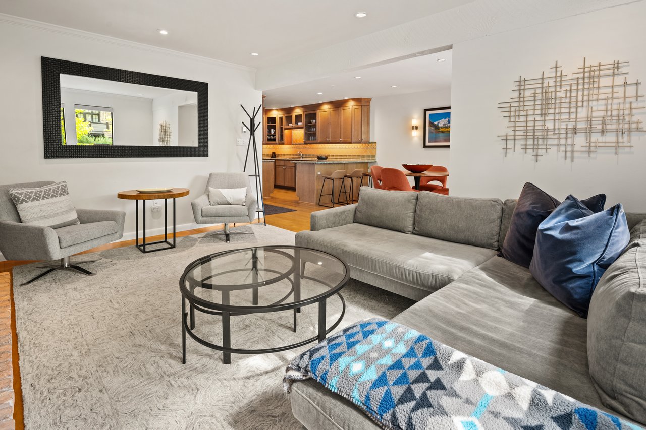 Spacious Condo In the Core of Aspen