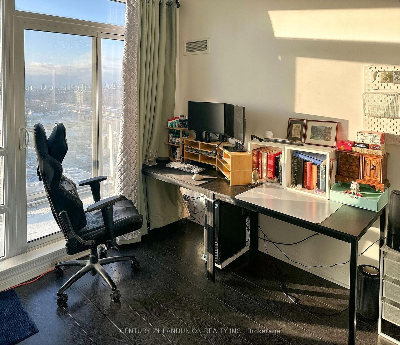 COZY PENTHOUSE LIVING